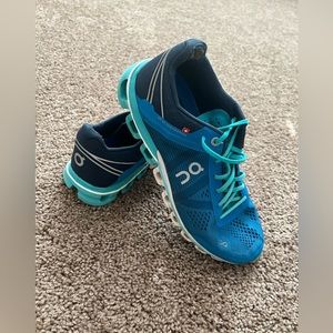 Oncloud Cloudflow women’s running shoes